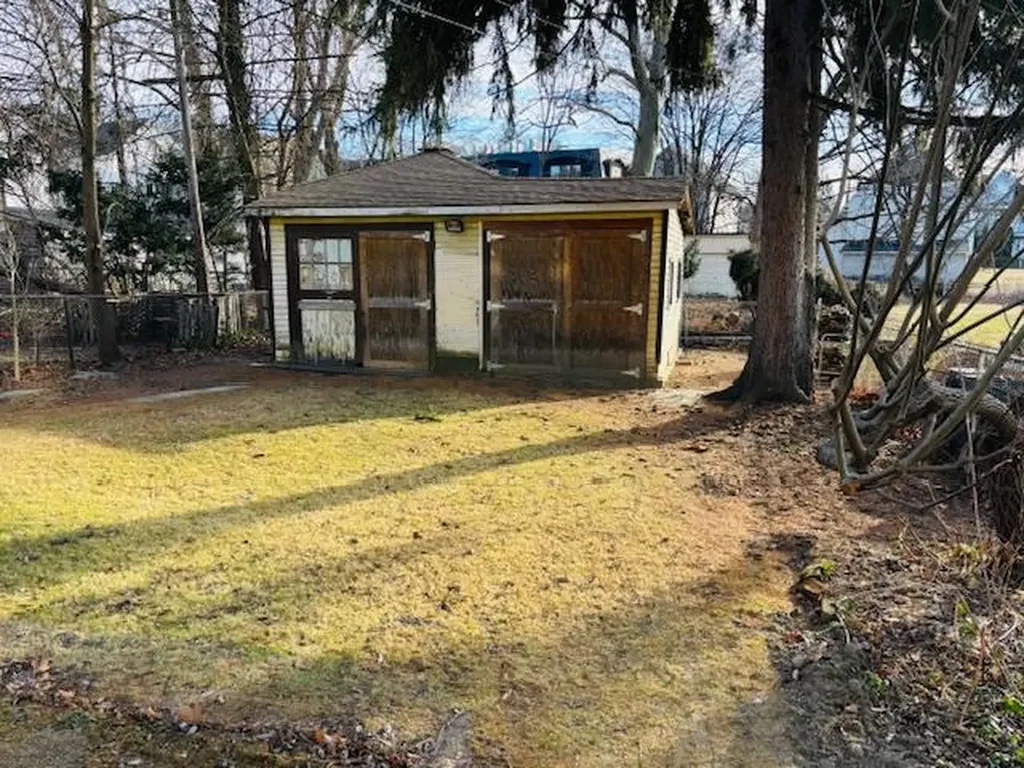 21 Dean Place Poughkeepsie NY 12601