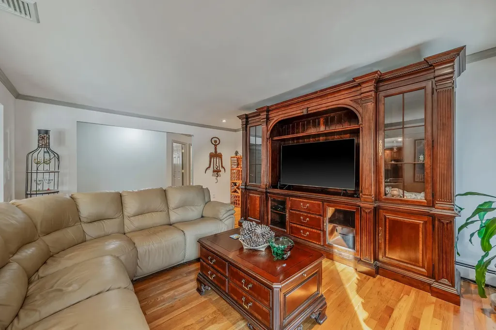 19 Burham Drive Smithtown NY 11787