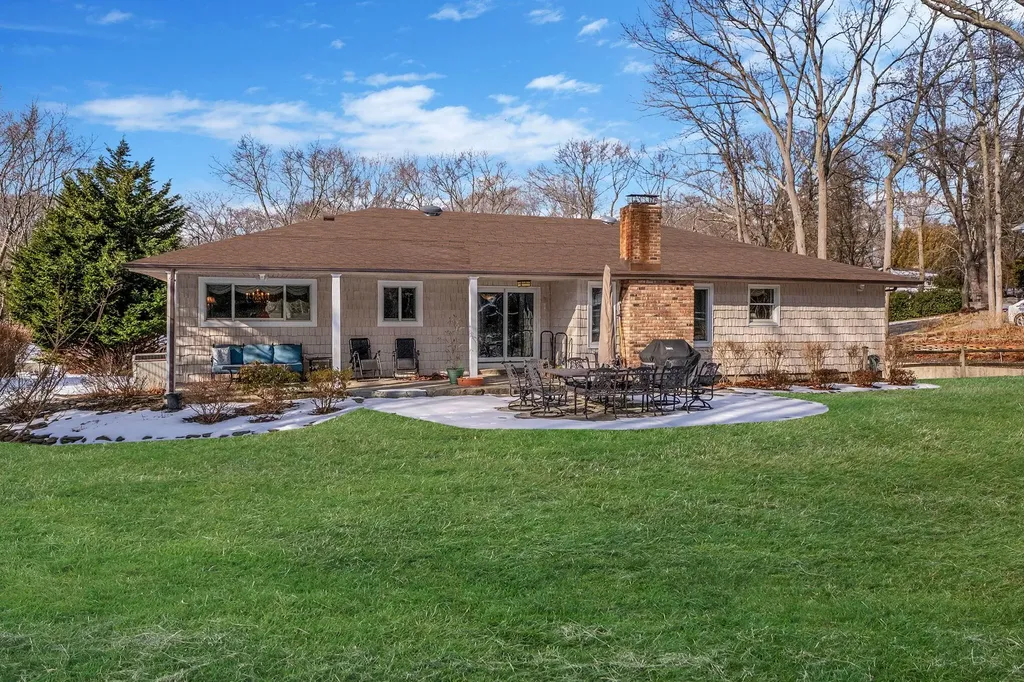 19 Burham Drive Smithtown NY 11787