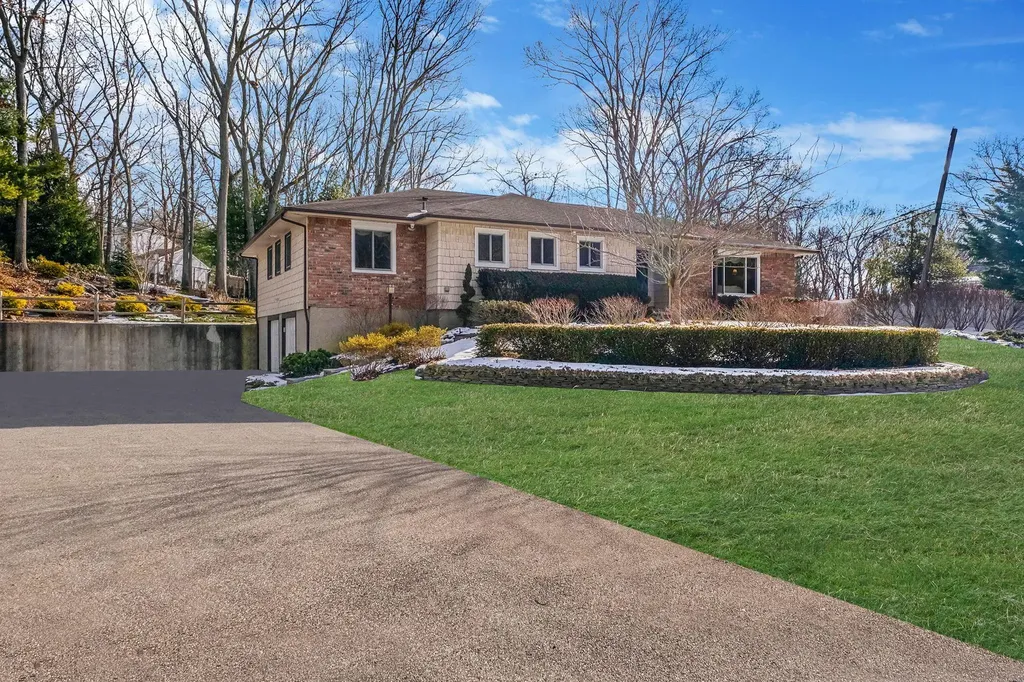 19 Burham Drive Smithtown NY 11787