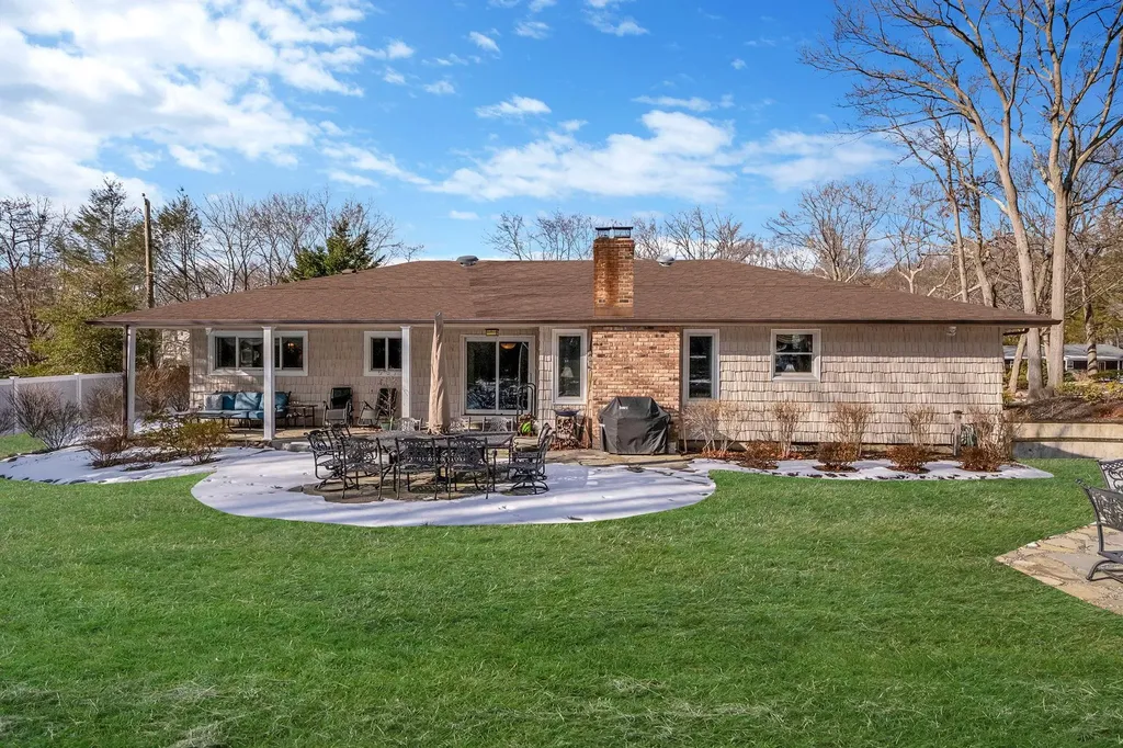19 Burham Drive Smithtown NY 11787