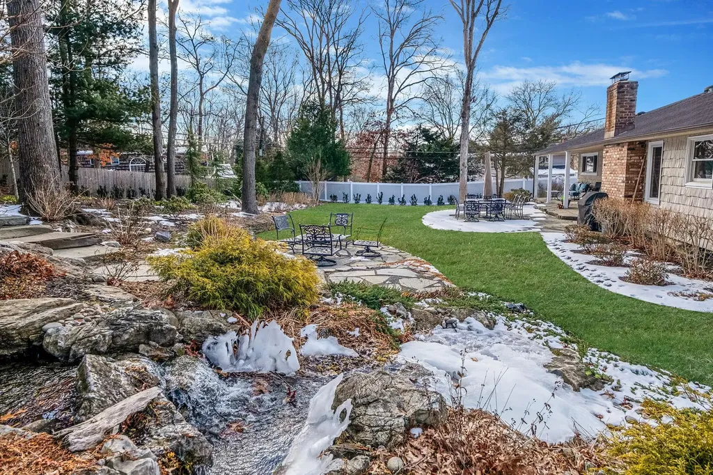 19 Burham Drive Smithtown NY 11787