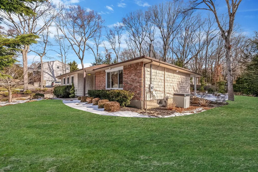 19 Burham Drive Smithtown NY 11787
