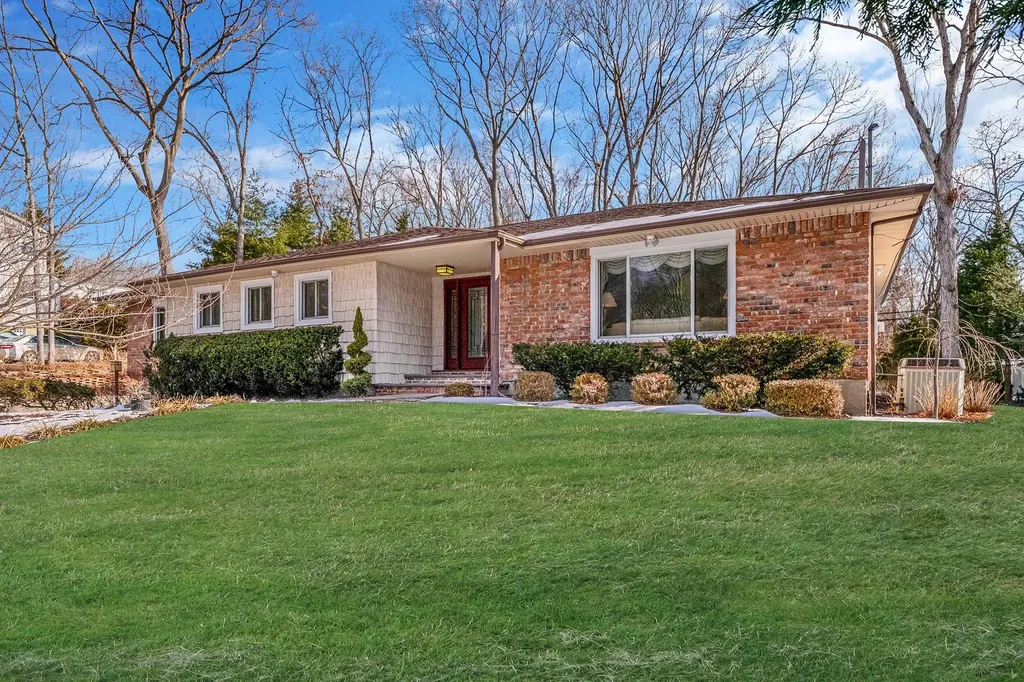 19 Burham Drive Smithtown NY 11787