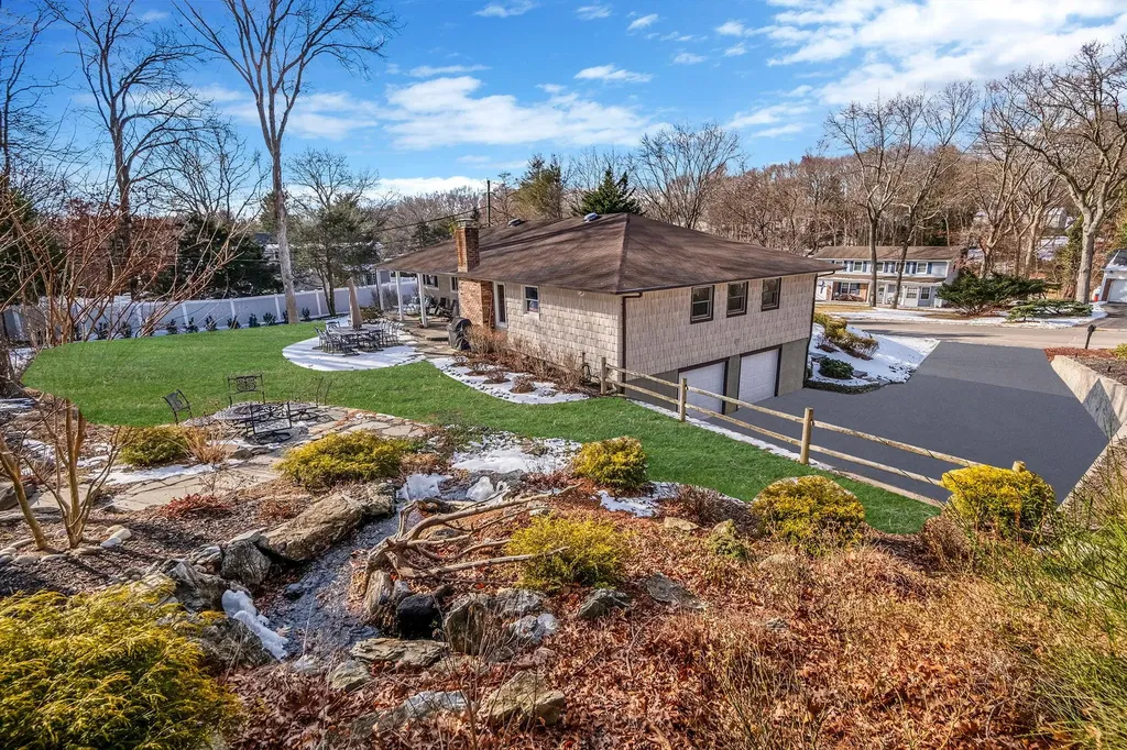 19 Burham Drive Smithtown NY 11787