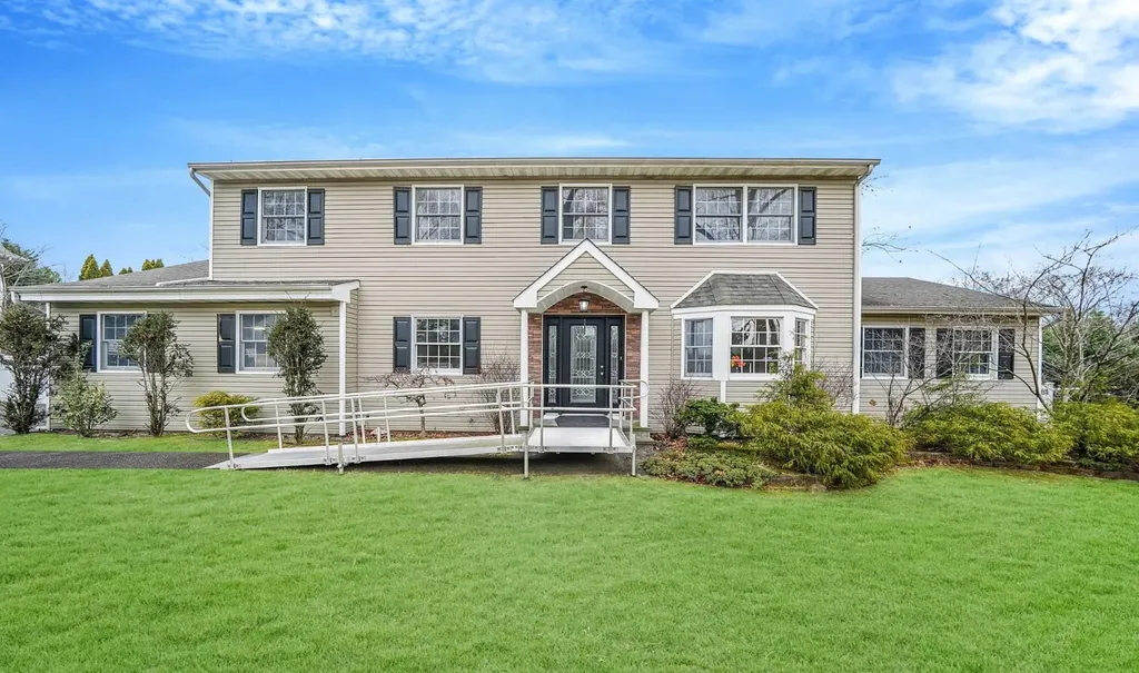 3 Robert Drive Brookhaven NY 11720