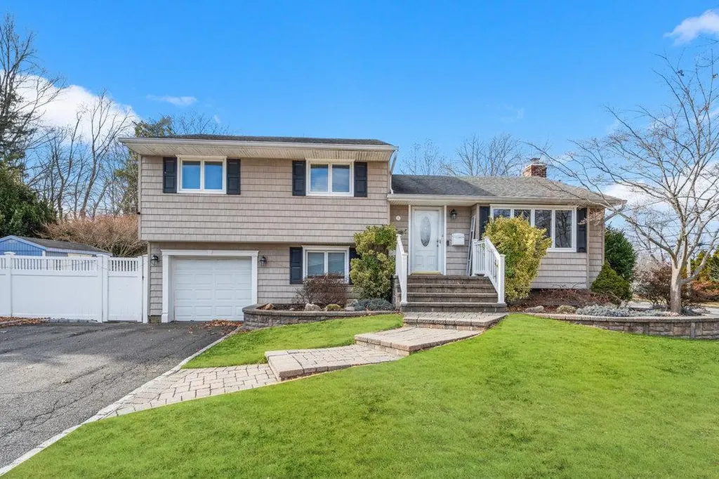 15 Richard Lane Syosset NY 11791