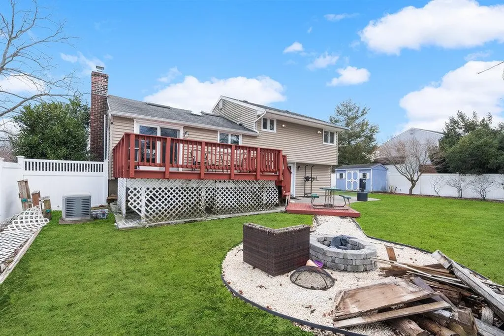 15 Richard Lane Syosset NY 11791