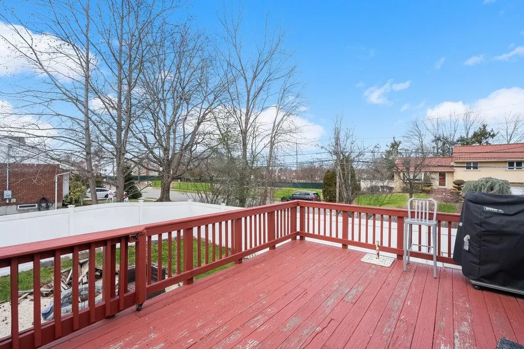 15 Richard Lane Syosset NY 11791