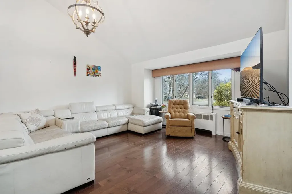 15 Richard Lane Syosset NY 11791