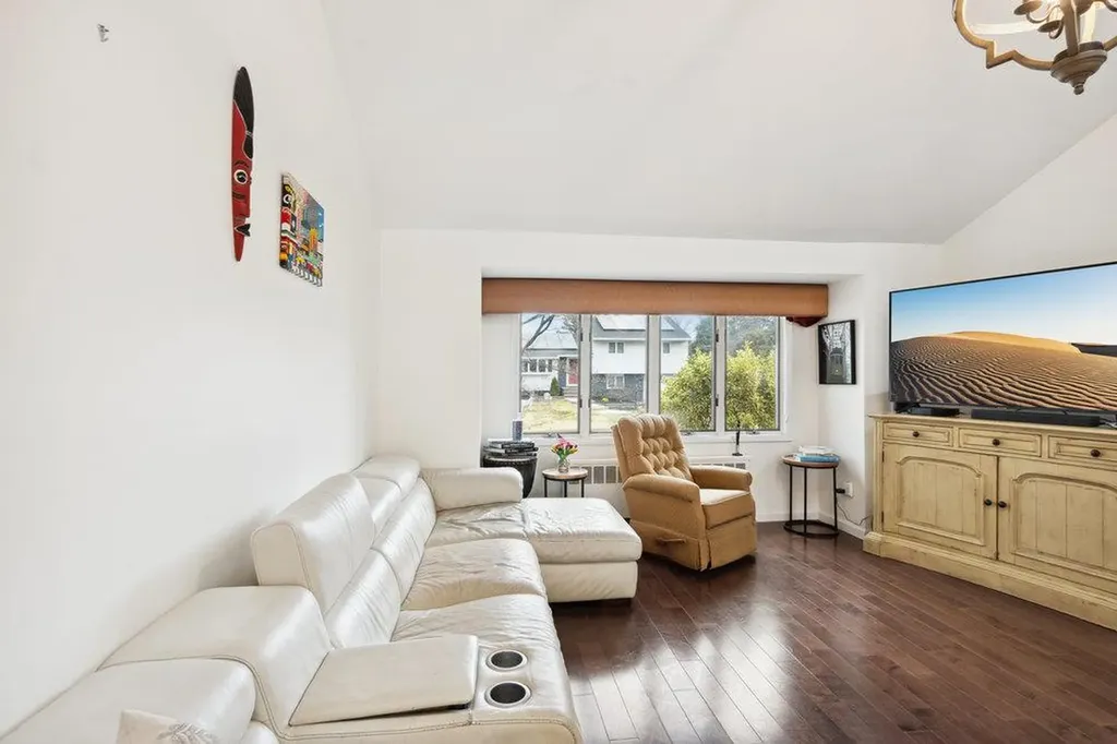 15 Richard Lane Syosset NY 11791