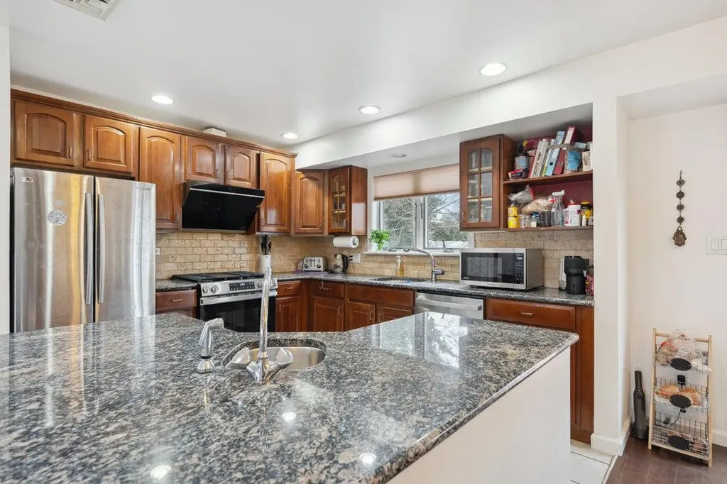 15 Richard Lane Syosset NY 11791