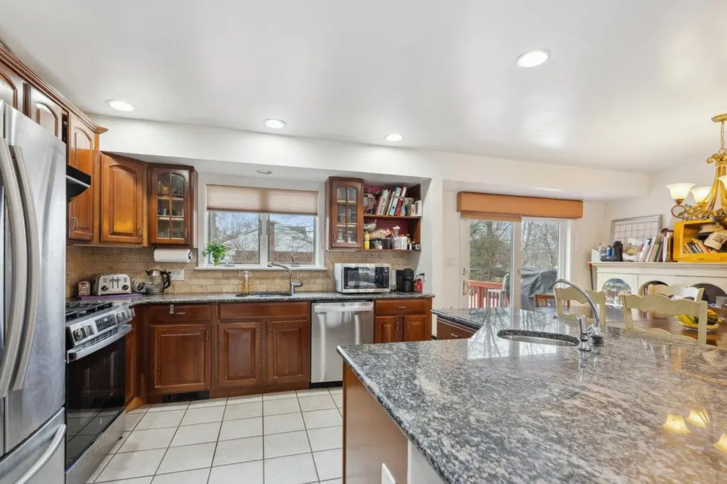 15 Richard Lane Syosset NY 11791