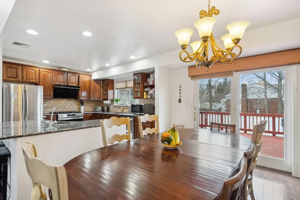 15 Richard Lane Syosset NY 11791