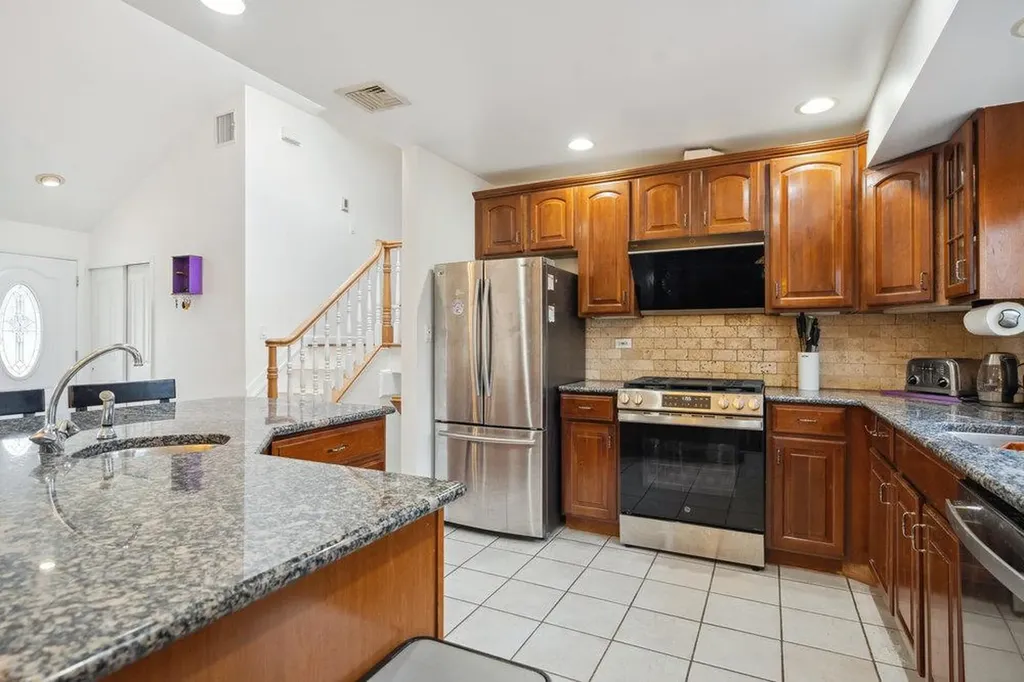 15 Richard Lane Syosset NY 11791