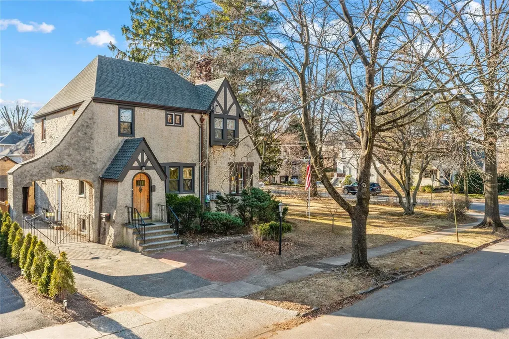 54 Iden Avenue Pelham NY 10803