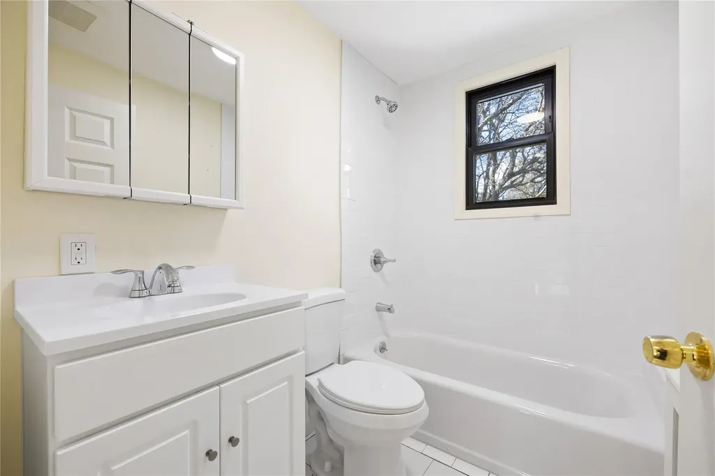 54 Iden Avenue Pelham NY 10803