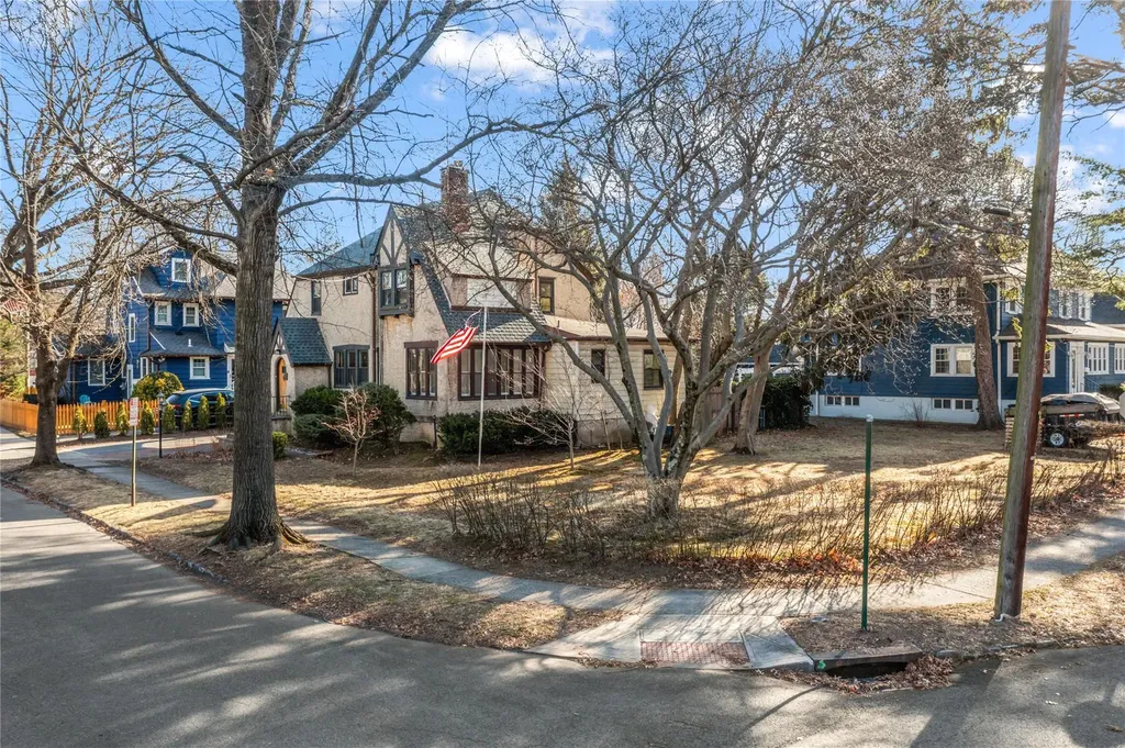 54 Iden Avenue Pelham NY 10803