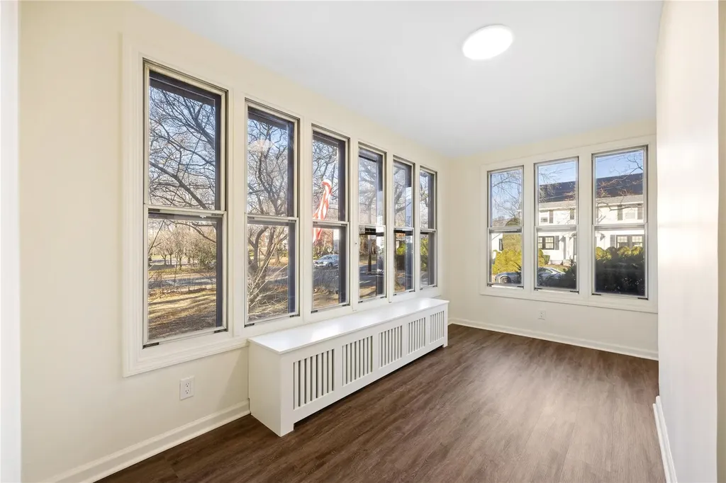 54 Iden Avenue Pelham NY 10803