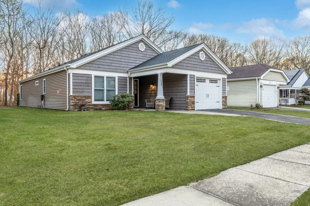 229 Belfast Lane Ridge NY 11961