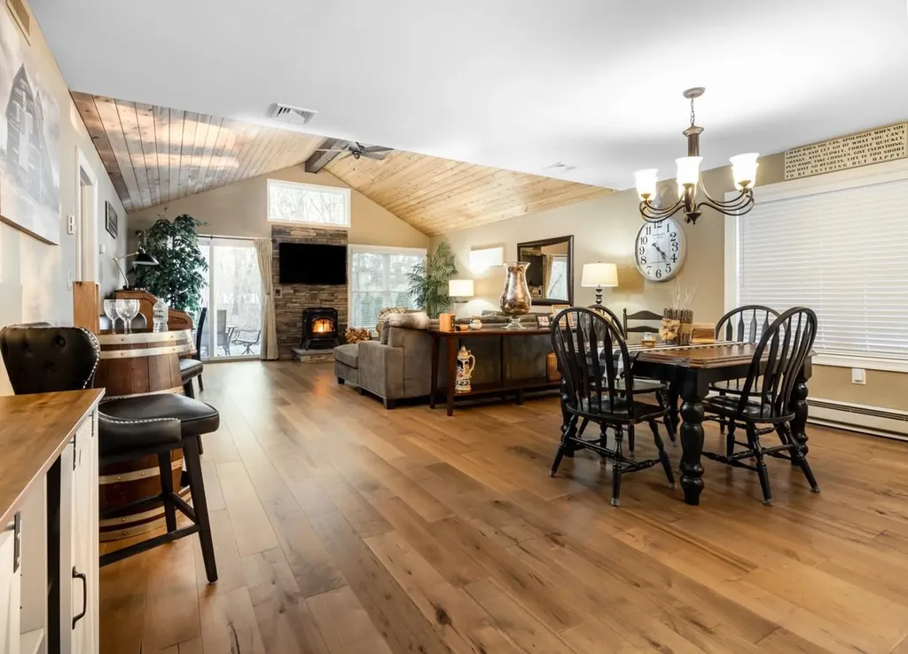 229 Belfast Lane Ridge NY 11961