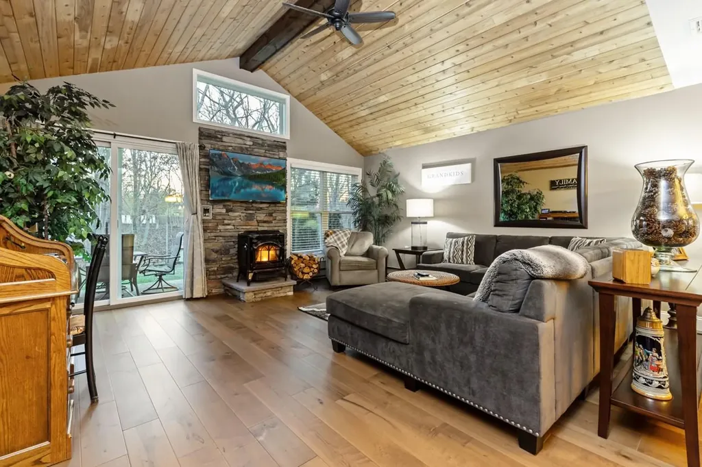 229 Belfast Lane Ridge NY 11961