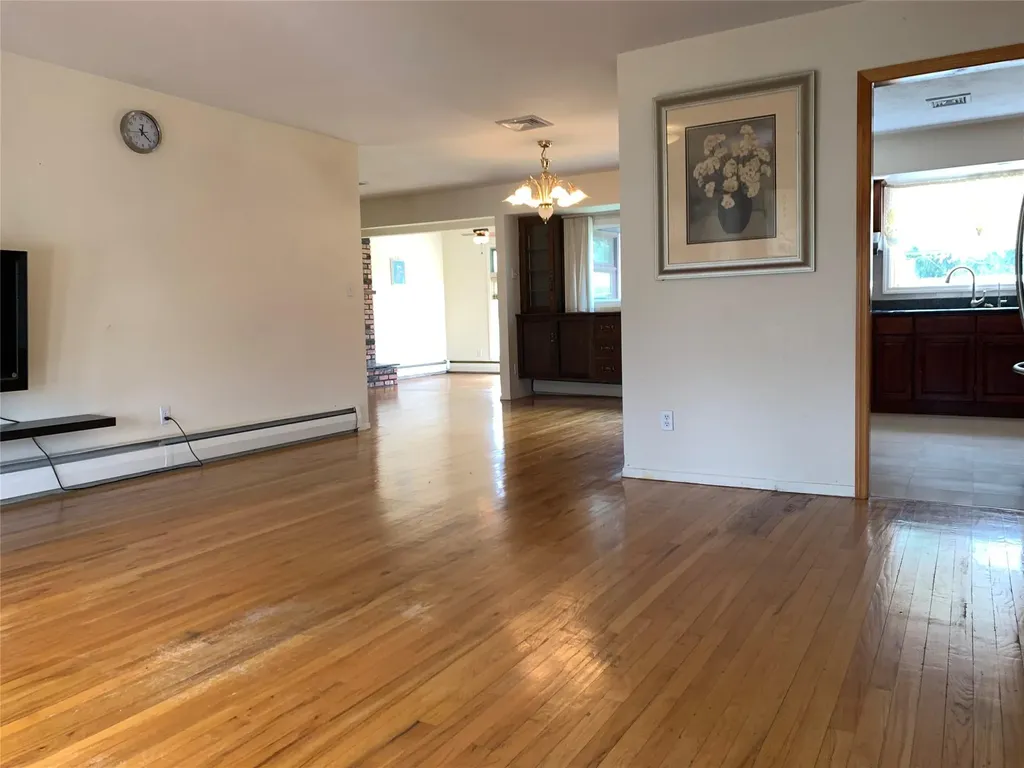 29 Martin Place Syosset NY 11791