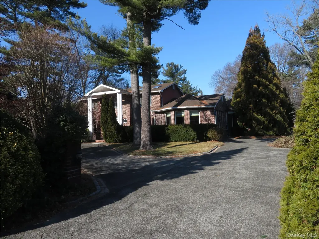 1 Bridle Path Drive Old Westbury NY 11568