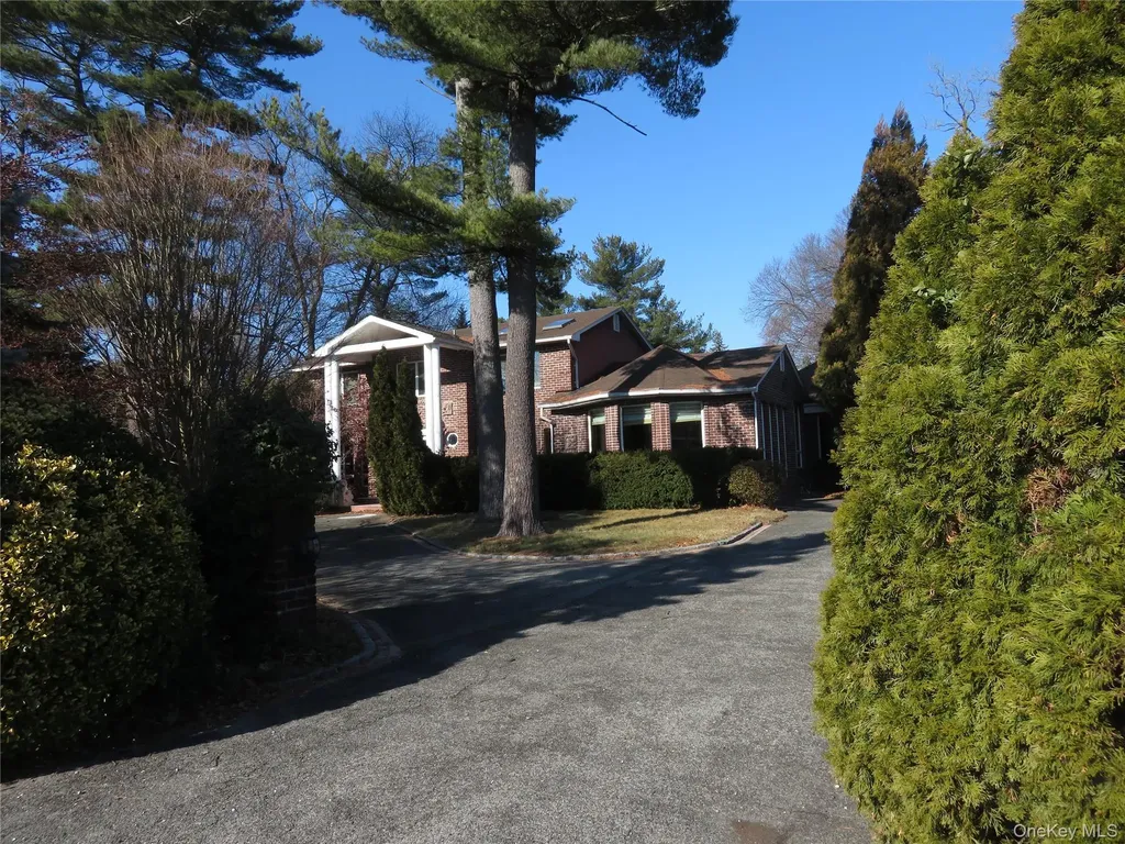 1 Bridle Path Drive Old Westbury NY 11568