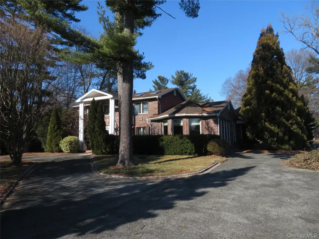 1 Bridle Path Drive Old Westbury NY 11568