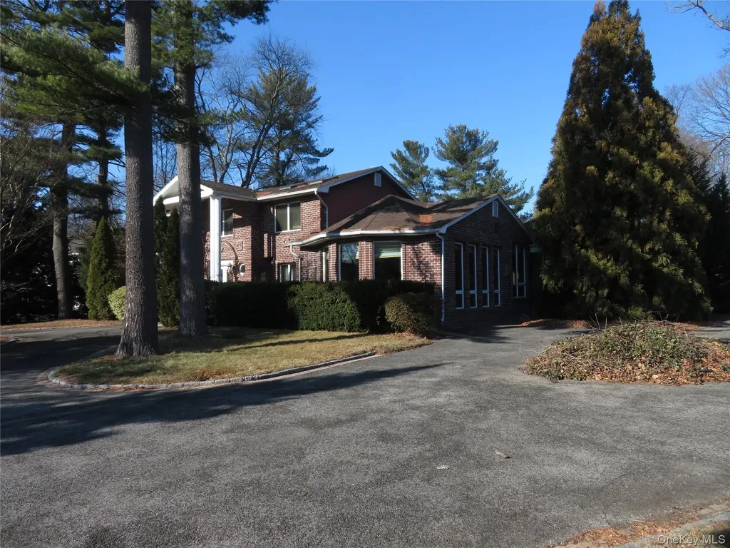1 Bridle Path Drive Old Westbury NY 11568