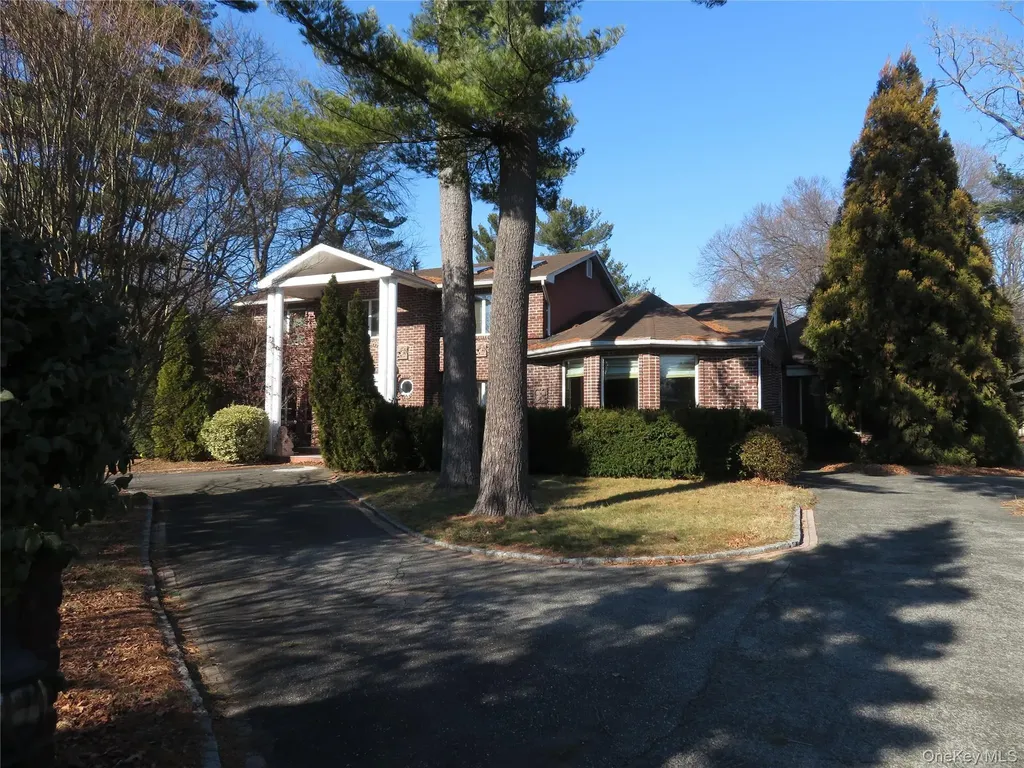 1 Bridle Path Drive Old Westbury NY 11568