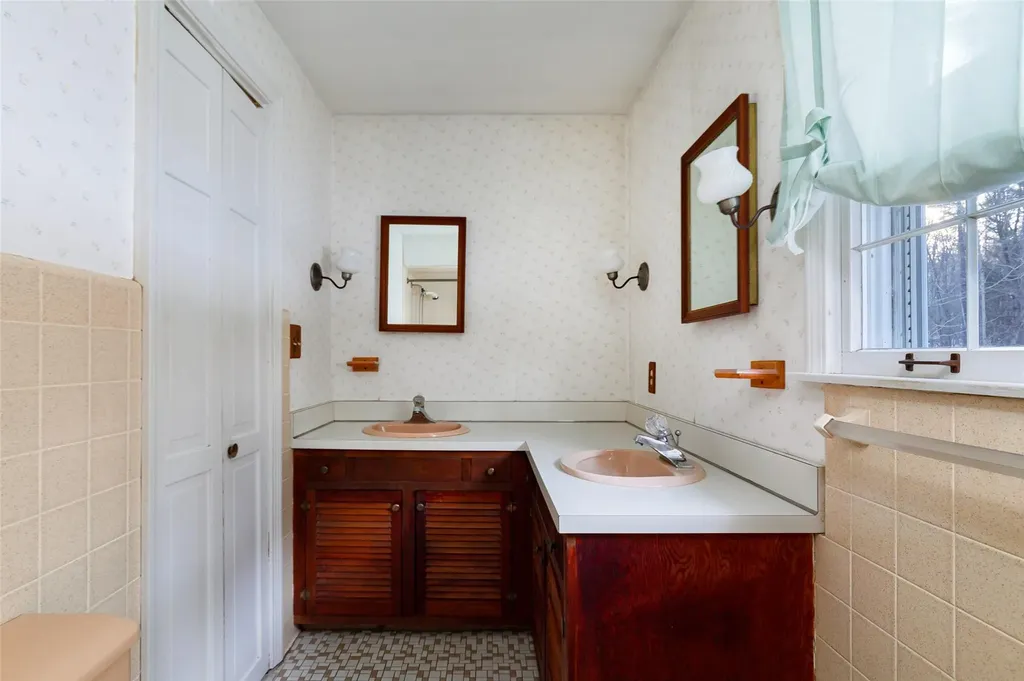 50 Aspinwall Road Red Hook NY 12571