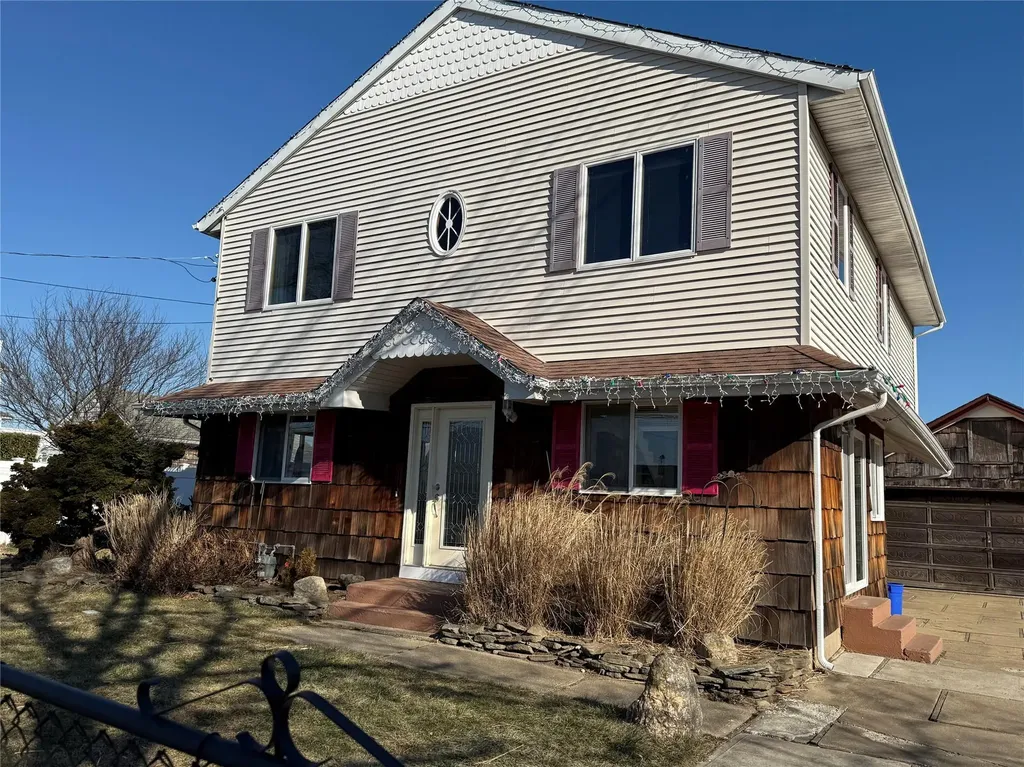57 Annuskemunnica Road Babylon NY 11702