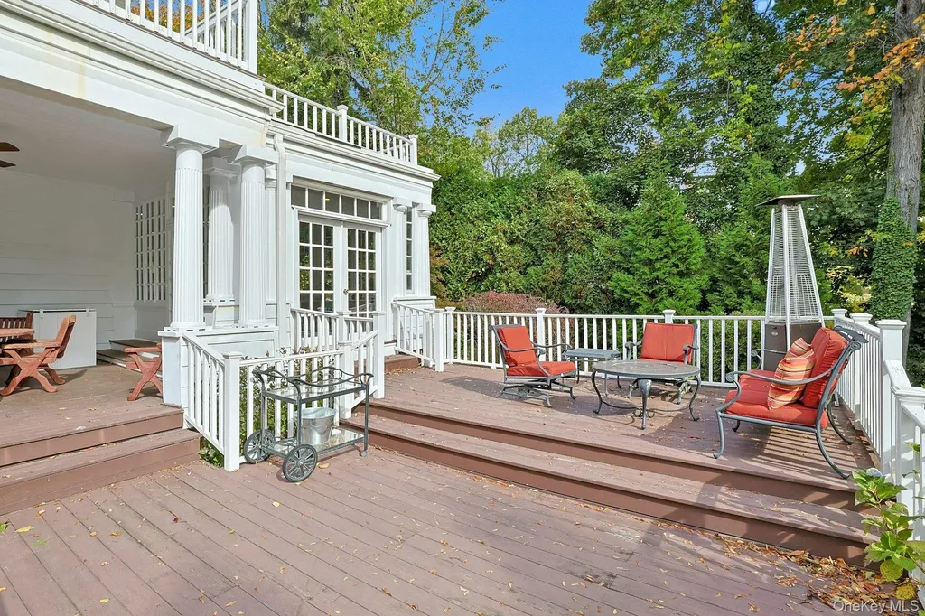 49 Overlook Circle New Rochelle NY 10804