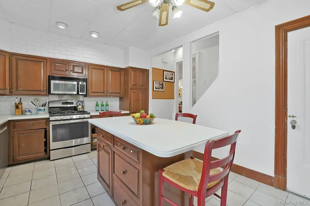 49 Overlook Circle New Rochelle NY 10804
