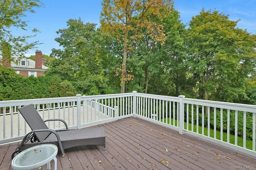 49 Overlook Circle New Rochelle NY 10804