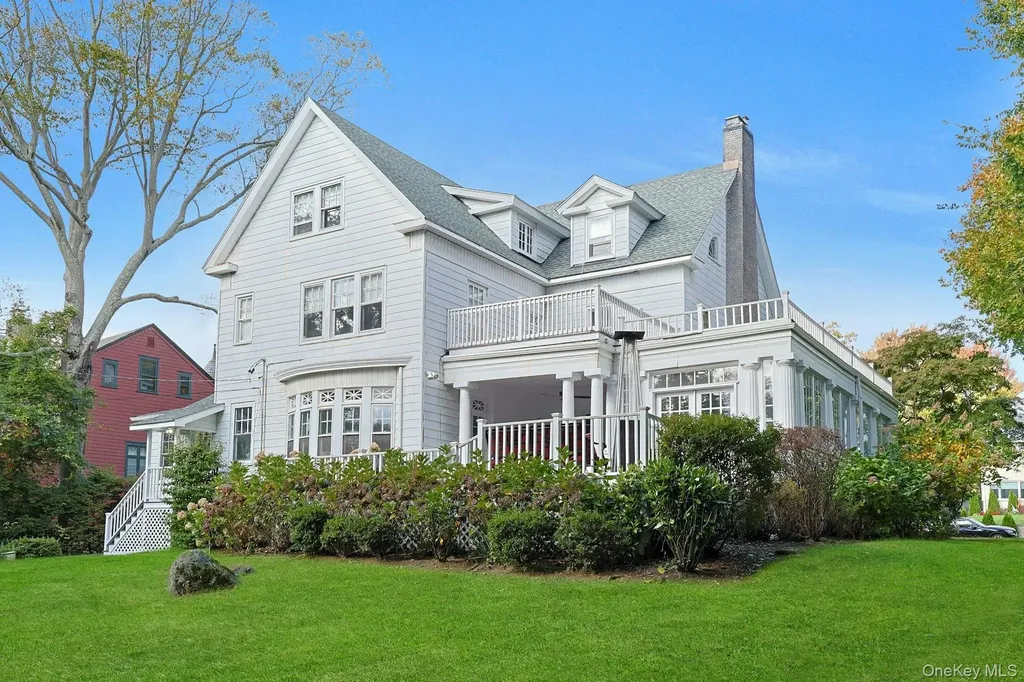 49 Overlook Circle New Rochelle NY 10804