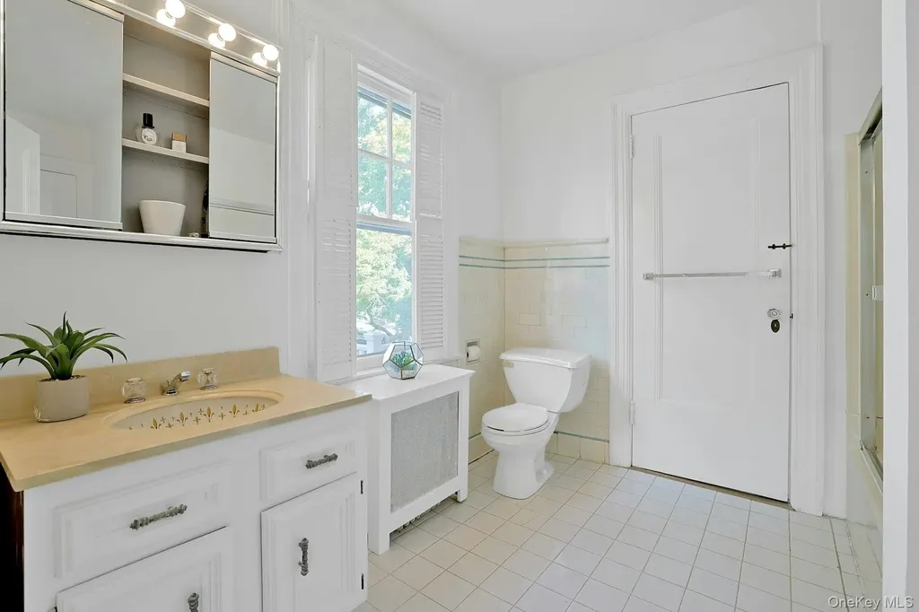 49 Overlook Circle New Rochelle NY 10804