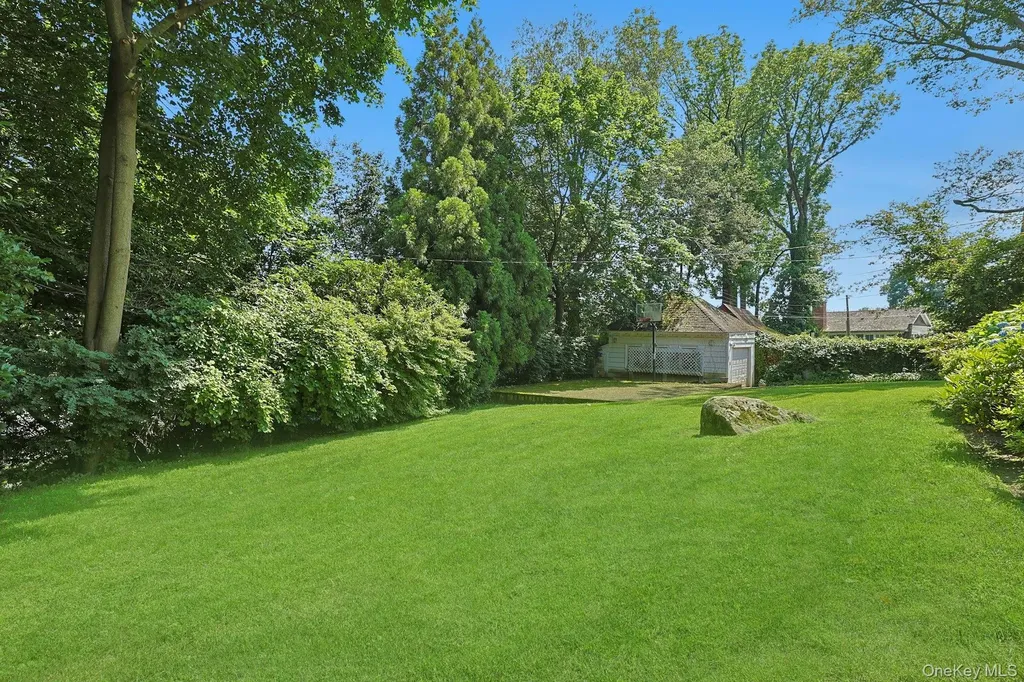 49 Overlook Circle New Rochelle NY 10804