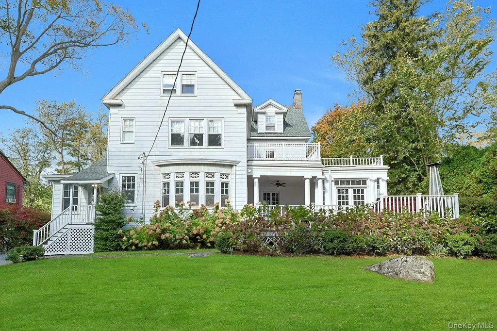 49 Overlook Circle New Rochelle NY 10804