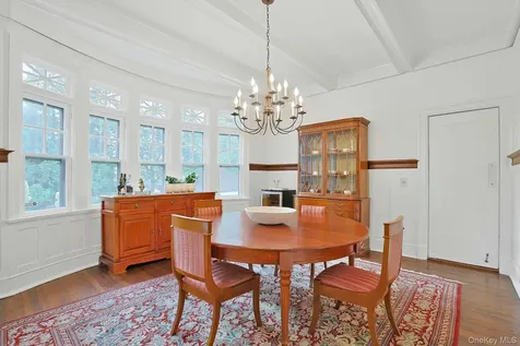 49 Overlook Circle New Rochelle NY 10804