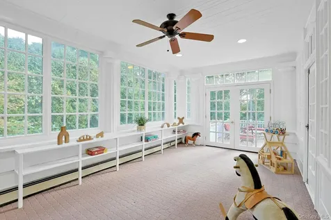 49 Overlook Circle New Rochelle NY 10804