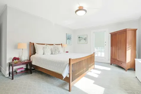 49 Overlook Circle New Rochelle NY 10804