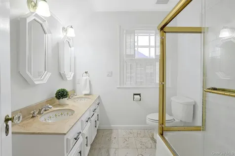 49 Overlook Circle New Rochelle NY 10804