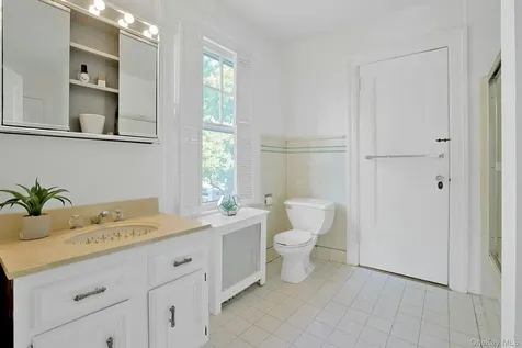49 Overlook Circle New Rochelle NY 10804