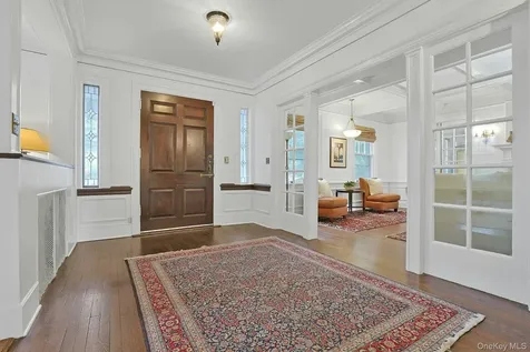 49 Overlook Circle New Rochelle NY 10804