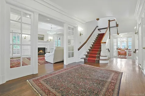 49 Overlook Circle New Rochelle NY 10804