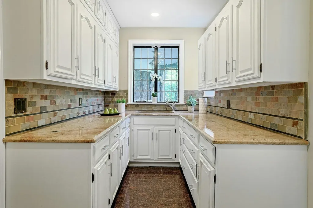 15 Hillcrest Drive Pelham NY 10803