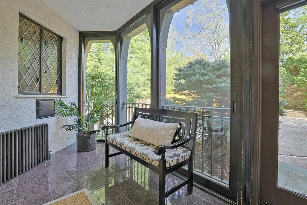 15 Hillcrest Drive Pelham NY 10803